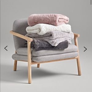 Hudson’s Bay Luxe Faux Fur Throw (Grey)